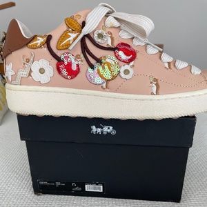 Coach cutest of cute sneakers size 9
